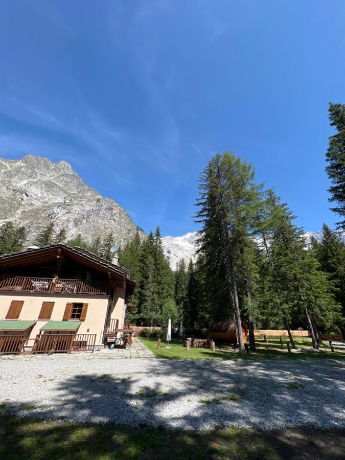 Wildhomes Wild Wolf Lodge Courmayeur Exteriör bild
